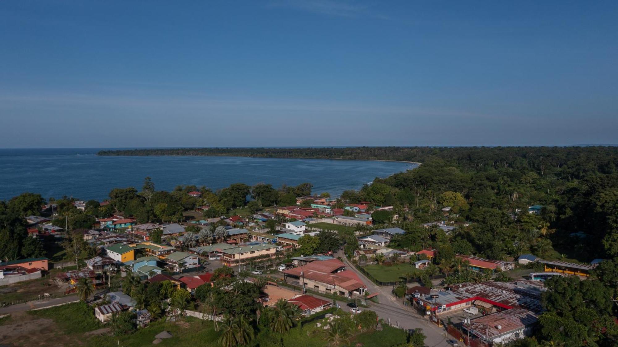 Namaitami Casa Hermosa Con Ac Y Piscina A Solo 650 Metros Del Parque Nacional Cahuita Extérieur photo